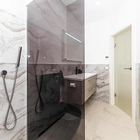 Feriehus Luxurious In Kastel Stafilic