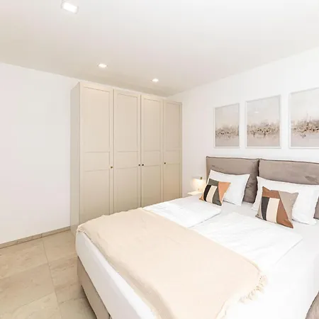 Feriehus Luxurious In Kastel Stafilic Kaštela