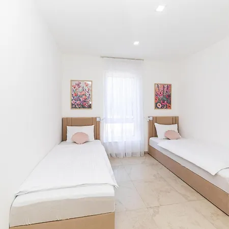 Feriehus Luxurious In Kastel Stafilic