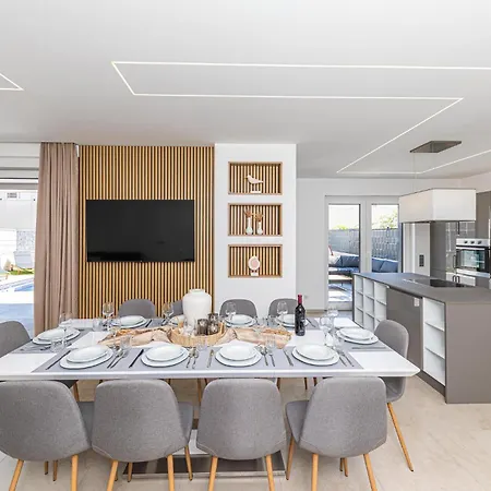 Awesome In Kastel Stafilic With Wifi Holiday home