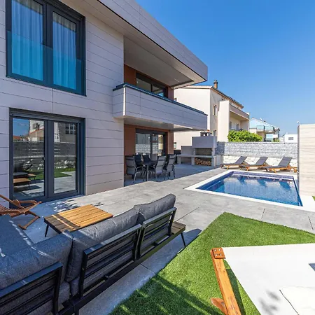 Holiday home Awesome In Kastel Stafilic With Wifi Kastela