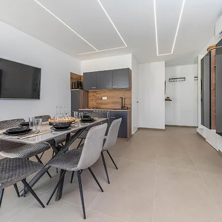 Awesome In Kastel Stafilic With Wifi Holiday home Kastela