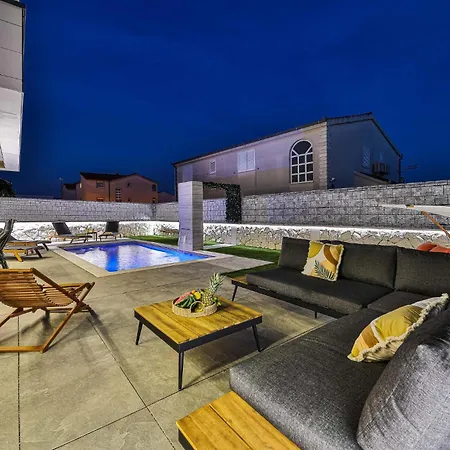 Awesome In Kastel Stafilic With Wifi Holiday home *